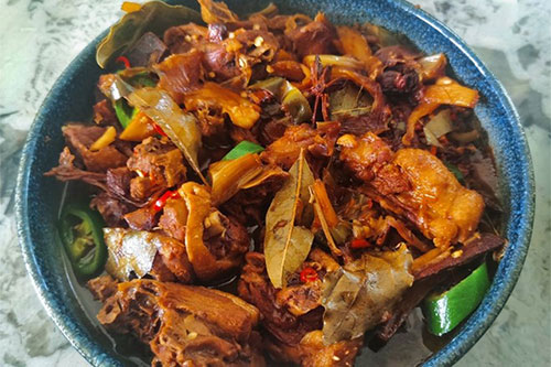 啤酒焖鸭的做法——新东方烹饪教育