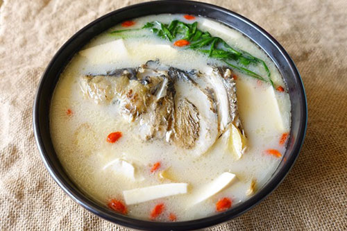 鱼头豆腐汤的做法——新东方烹饪教育