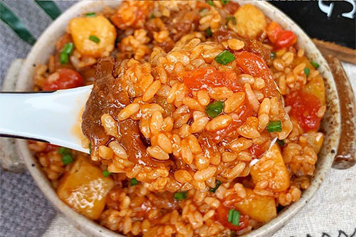 番茄肥牛土豆拌饭的做法——新东方烹饪教育